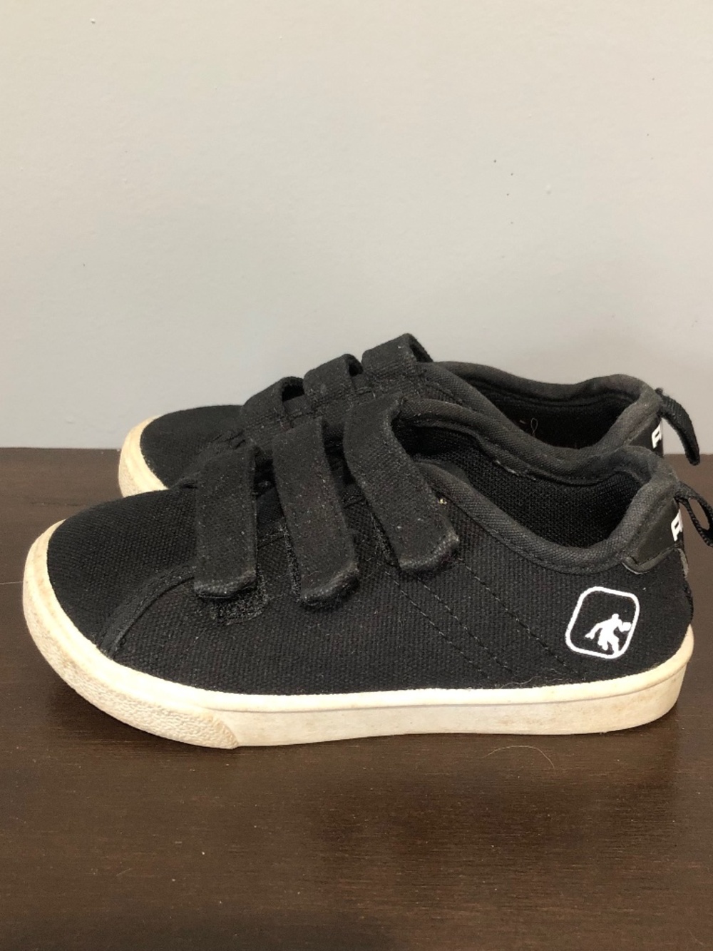 And1 Toddler Boy's Size 8  Lo Cut Black/White Athletic Shoes